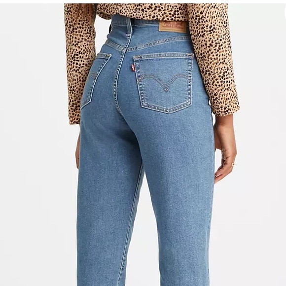 Levi’s Light Wash High Waisted Taper Jeans - Picture 1 of 4